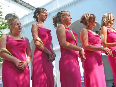 80% din femei suferă de sindromul aceleiaşi rochii